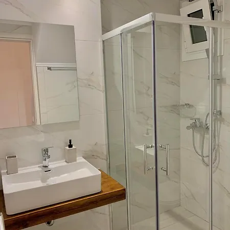 Lyria Boutique * Ligia